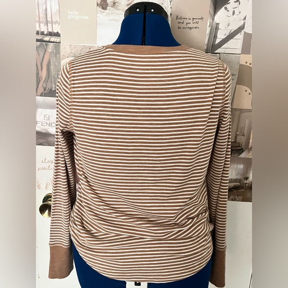 Cute ribbed Henley - Picture 3 of 4